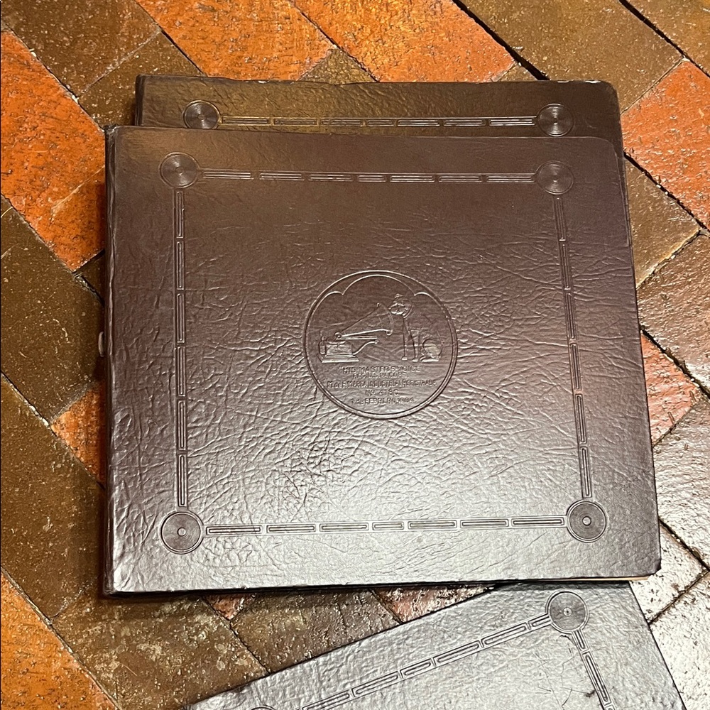 Vintage Victor Talking Machine letter G record album